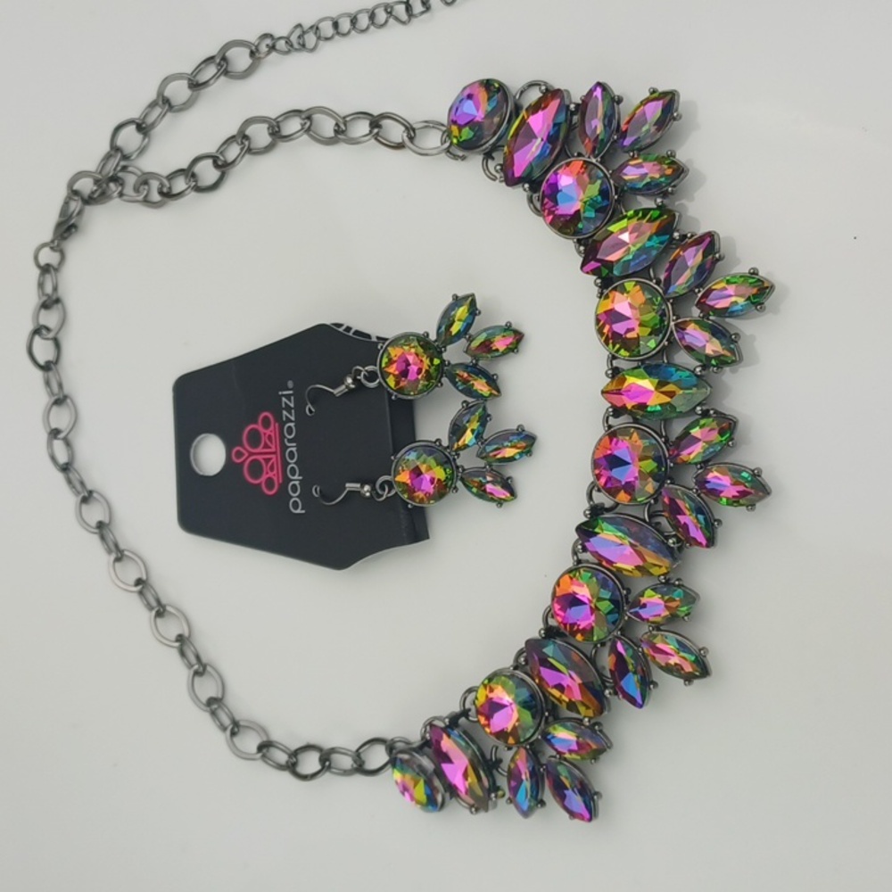 Gorgeous Crystal Like Multifaceted Oil Spill Iridescent Necklace & Earrings - Picture 9 of 11
